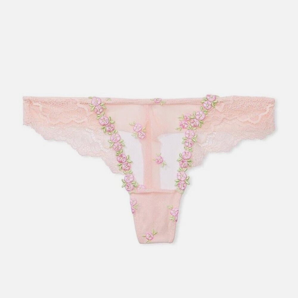 🎀Victoria's Secret Rosebud Embroidery Thong Panty Pink